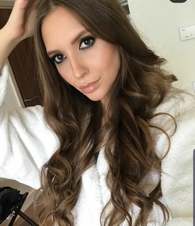 Wasit cantik 26 tahun itu kerap membuat sensasi di media sosialnya dengan menunggah foto-foto seksi di Instagram. Foto: Dok. Instagram