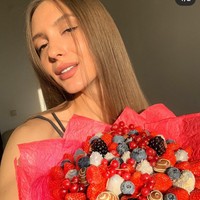 Ekaterina pun punya rambut panjang yang indah yang lebib sering ia urai. Foto: Dok. Instagram