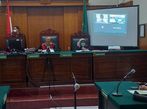 Pembobol Data Pribadi Denny Siregar Divonis 8 Bulan Penjara