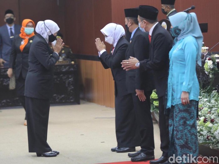 Gubernur Jawa Timur Khofifah Indar Parawansa menghadiri sertijab Bupati dan Wakil Bupati Blitar, serta Wali Kota dan Wakil Wali Kota Blitar. Ia berpesan soal Selingkar Wilis-Lintas Selatan.