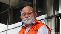 Hengky Thiono diperiksa penyidik KPK sebagai tersangka dalam perkara kasus dugaan suap pengadaan barang atau jasa di lingkungan Pemerintah Kabupaten Banggai Laut, Sulawesi Tengah Tahun Anggaran 2020.