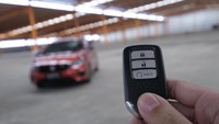 Honda City Hatchback RS juga dilengkapi berbagai fitur canggih seperti Remote Engine Start yang dapat menghidupkan mesin kendaraan dan A/C secara otomatis sebelum memasuki kendaraan. Fitur ini mirip di model-model premium seperti All New Honda Accord, New Honda Civic, dan New Honda CRV. Foto: Dok. HPM