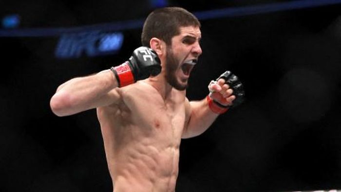 Islam Makhachev BOSTON, MA - JANUARY 20: Islam Makhachev celebrates his first round knockout against Gleison Tibau in their Lightweight fight during UFC 220 at TD Garden on January 20, 2018 in Boston, Massachusetts. Mike Lawrie/Getty Images/AFP (Photo by Mike Lawrie / GETTY IMAGES NORTH AMERICA / Getty Images via AFP)