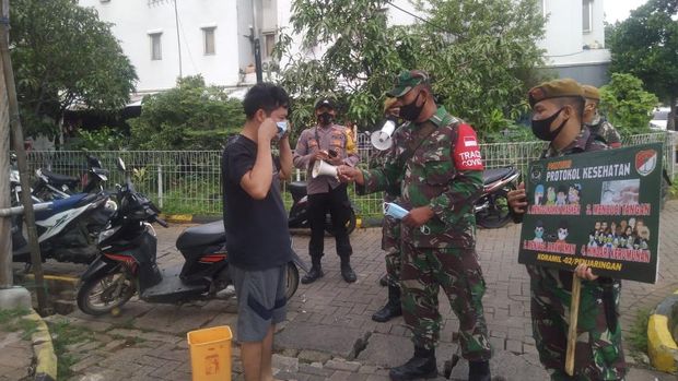 Kampung Tangguh Jaya di Rusun Muara Angke tekan COVID-19 hingga nol kasus. Foto dikirim Kapolres Pelabuhan Tanjung Priok AKBP Putu Kholis Aryana.