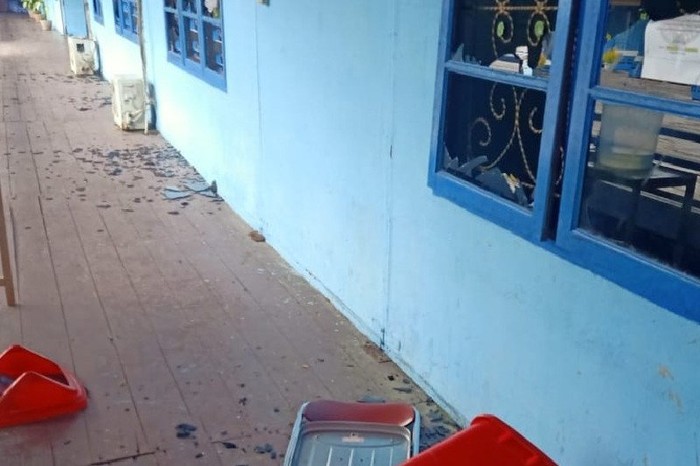 Kantor hingga rumah dinas Bupati Asmat dirusak.