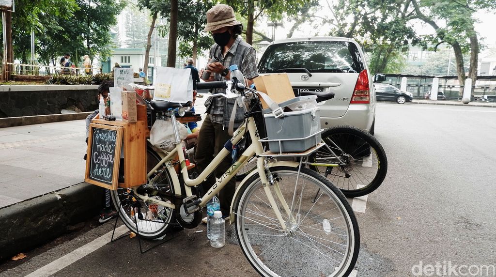 Jual Kopi Pakai Vespa