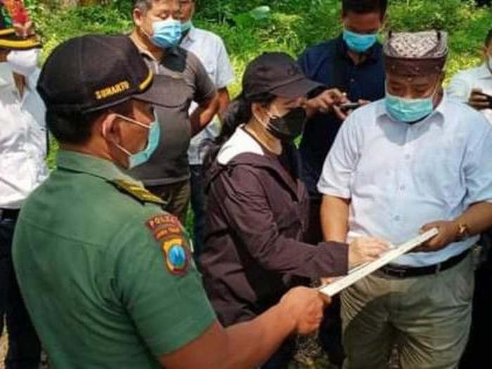Ketua DPR RI Puan Maharani menyempatkan diri mengunjungi sejumlah destinasi wisata, di sela kunjungannya ke Banyuwangi. Salah satunya Wisata De Djawatan di Desa Benculuk, Kecamatan Cluring.