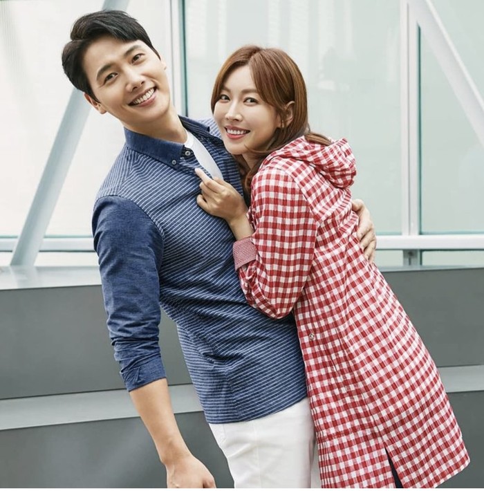 Kim So Yeon tengah hangat diperbicangkan karena peran antagonisnya di drama Korea The Penthouse Season 2. Ia menjelma menjadi Cheon Seo Jin.