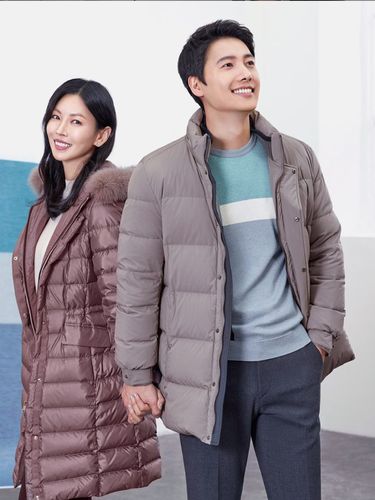 Kim So Yeon tengah hangat diperbicangkan karena peran antagonisnya di drama Korea The Penthouse Season 2. Ia menjelma menjadi Cheon Seo Jin.