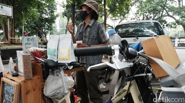 Kedai kopi sepeda di Bandung.