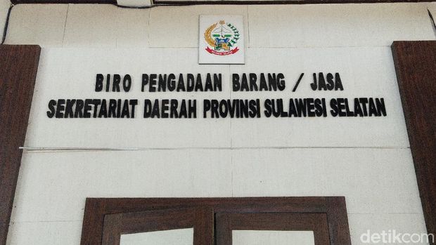 KPK geledah Biro Pengadaan Barang/Jasa di Kantor Gubernur Sulsel (Hermawan/detikcom).