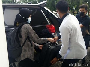 6 Jam di Pemprov Sulsel, KPK Angkut 3 Koper-2 Kardus Diduga Barang Bukti