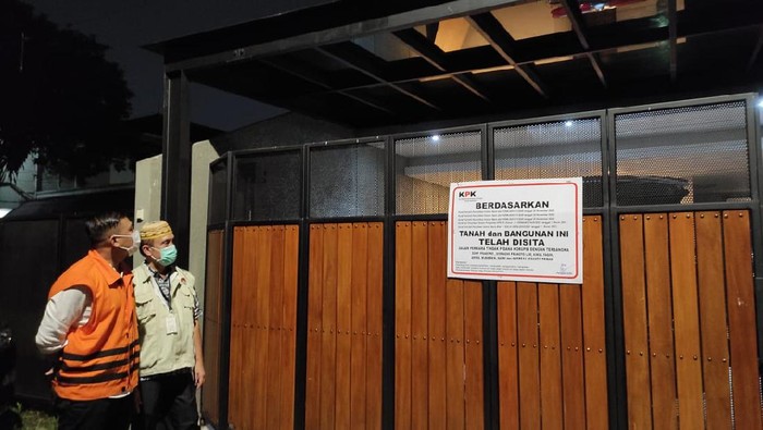 KPK sita rumah eks stafsus Edhy Prabowo, Andreau Pribadi Misanta di Cilandak, Jakarta Selatan, Rabu (3/3/2021).