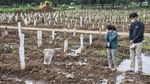 Lahan Makam COVID-19 di TPU Bambu Apus Sudah Penuh