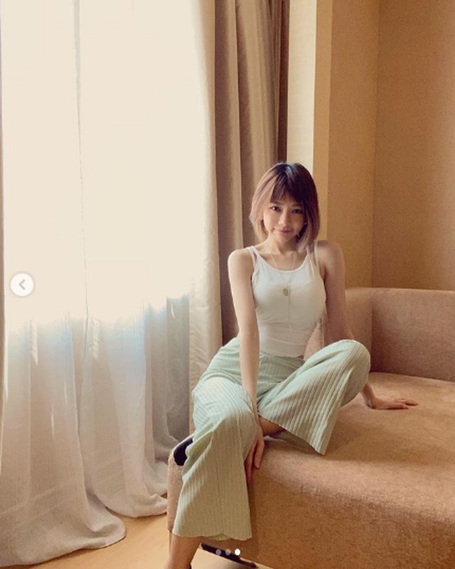 Lin Min Chen dikenal sebagai penyanyi Malaysia yang kini mencoba berkarier di Taiwan. Baru-baru ini Min Chen membuat heboh karena diduga foto pribadinya tersebar di internet. Foto: Instagram @ minchen333