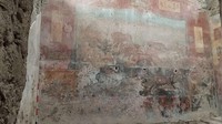 Lukisan dinding tersebut menampilkan adegan berburu hewan liar, dengan gambar beberapa hewan liar yang terlukis di beberapa bagian lantai rumah. Lukisan ini dibuat oleh seniman tidak bernama. 