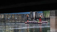 Selain itu, pengerukan lumpur juga dilakukan untuk menjaga kondisi kedalaman waduk.