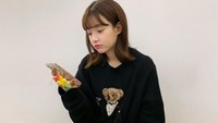 Dari berbagai unggahannya di Instagram, Hyunjoo terlihat sering nongkrong di kafe. Kali ini ia memesan minuman strawberry. Foto: Instagram hyun.joo_lee