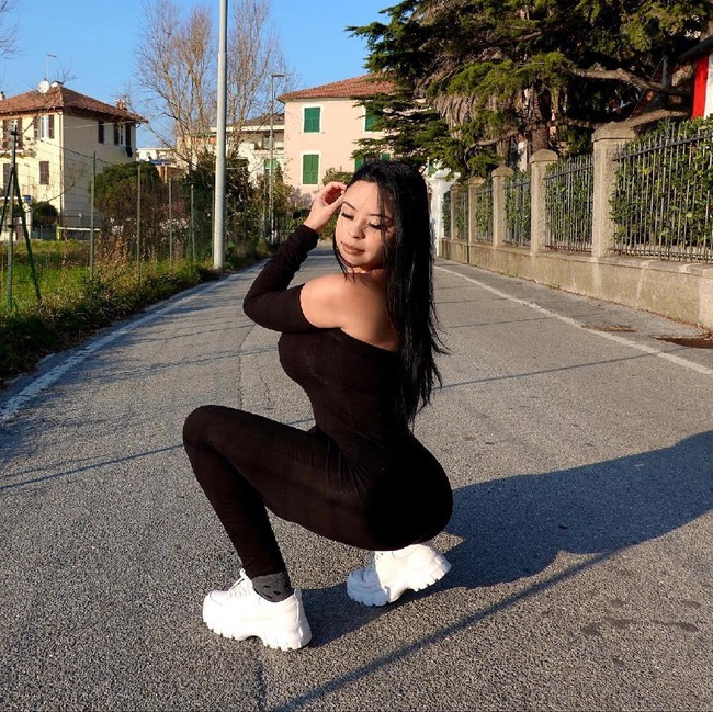 Karena penampilannya yang cantik dan seksi, Mariana memang sering mendapat atensi. Hal itu dimulai ketika ia membuka jadi model Instagram. Foto: Instagram @mssmarianaxo