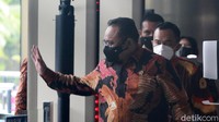 Yaqut langsung masuk ke lobi KPK. Dia tak menjelaskan detail apa saja yang akan dibahas dengan pihak KPK.