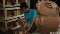 Berbagai bentuk celengan juga dapat dibuat disini.  