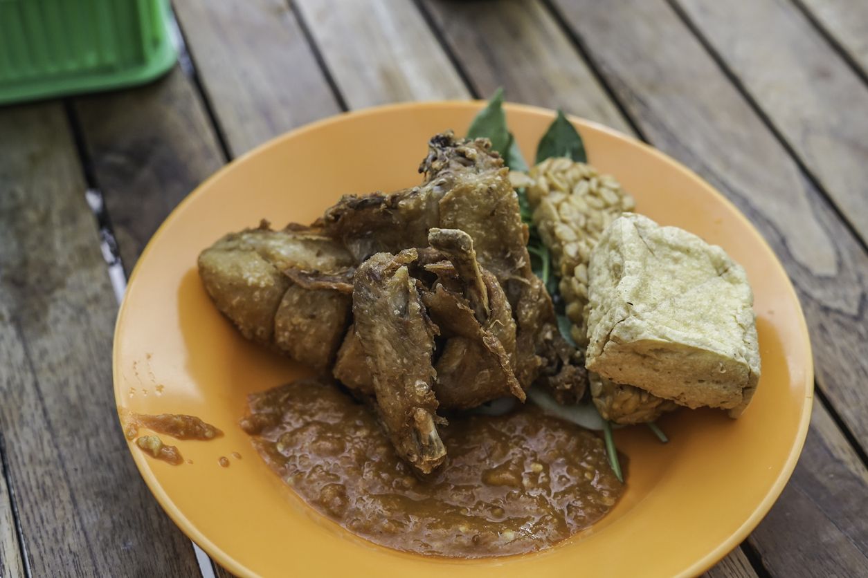Meski Namanya Sama, Pecel Ayam di Jakarta dan Jawa Tengah Beda Racikannya