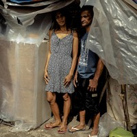 Pasangan pemulung bernama Rommel Basco dan Rosalyn Ferrer yang telah hidup bersama selama 24 tahun dan memiliki 6 orang anak akhirnya bisa merasakan bagaimana rasanya benar-benar menikah. Seperti memakai gaun dan busana pernikahan, berdandan cantik, serta melakukan pemotretan. Foto: Facebook/@rab4lovestudios