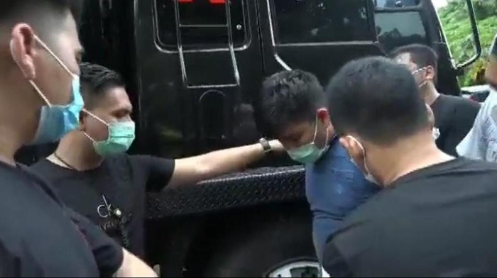 Polres Jakbar tangkap bandar 115 Kg ganja di Sumatera Utara. Ftoto dishare di grup humas Polres Jakbar.