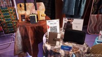 Pameran karya UMKM terbaik dari Jabar ini dihadiri sekitar 1.500 calon pembeli secara virtual dan sebagian hadir secara fisik dengan pembatasan kapasitas.