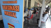 Dengan terlaksananya vaksinasi COVID-19 bagi pekerja hotel dan restoran, diharapkan aktivitas pariwisata akan menggeliat dan pulih seperti semula.   