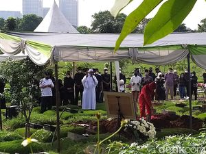 10 Artis Meninggal Usai Berjuang Sembuh Lawan COVID-19