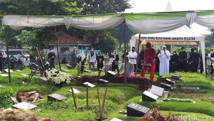 Rina Gunawan Rina Gunawan meninggal dunia