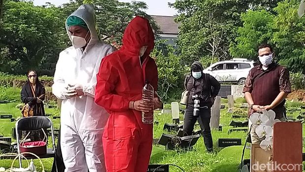 Rina Gunawan meningga dunia