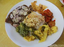 10 Nasi Padang Legendaris di Jakarta Ini Punya Lauk Komplet
