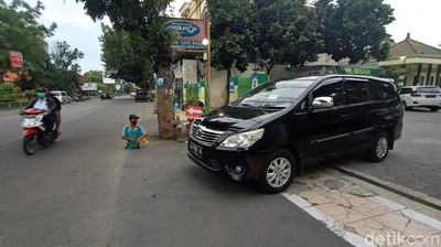 Semangat Agus Mencari Rezeki di Tengah Keterbatasan Fisik