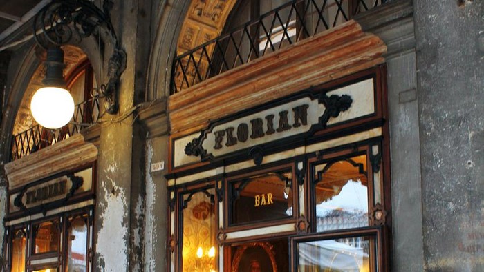 Berdiri selama 300 tahun, kafe tertua di Italia, Caffe Florian terancam tutup permanen. Padahal destinasi ini sudah seperti bagian dari kota Venesia.