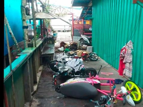 Sisa perusakan oleh massa di sejumlah titik di Asmat usai pelantikan bupati Asmat (dok Polda Papua)
