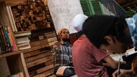 Tema mengaji hari ini adalah hikmah bersabar. Ustaz Halim memberikan kultum memaknai kesabaran kepada anak punk di Tasawuf Underground.