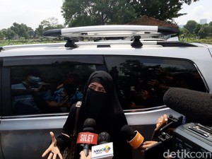 Umi Pipik Bicara Solusi di Tengah Isu Irish Bella Mau Pisah dari Ammar Zoni