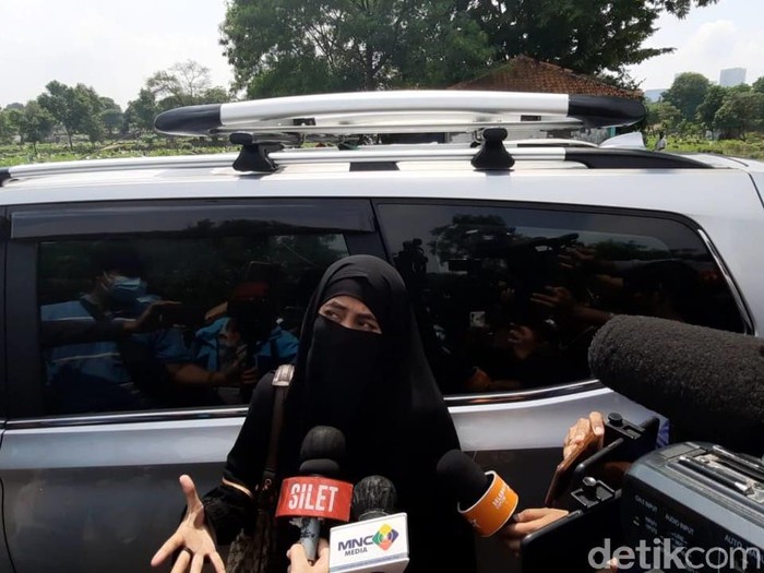 Umi Pipik kenang Rina Gunawan
