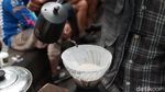 Meraup Cuan Lewat Jualan Kopi Keliling di Masa Pandemi