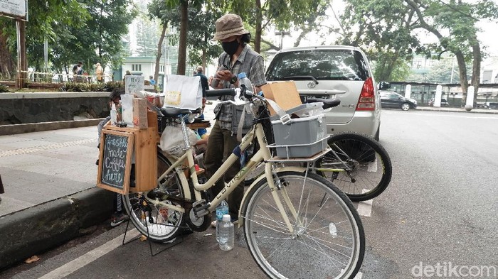 Meraup Cuan Lewat Jualan Kopi Keliling di Masa Pandemi