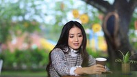 Natasha Wilona cerita, setibanya di Jakarta, dia harus hidup di kos-kosan sekamar bertiga dengan sang ibunda dan satu saudaranya. (Foto: Instagram natashawilona12) 