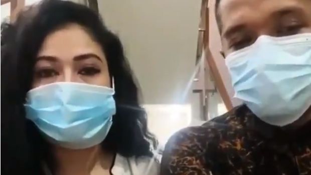 Wanita yang pamer mobilnya berpelat dinas TNI akhirnya meminta maaf. Ia mengakui bahwa pelat tersebut bodong atau palsu.