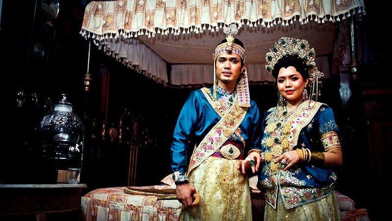 Baju Bodo Baju bodo khas Suku Bugis - Makassar.