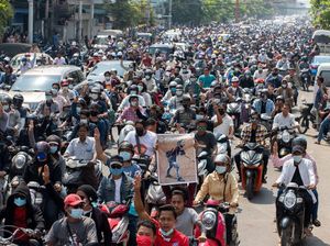 Ratusan Warga Myanmar Konvoi Motor Protes Kudeta Militer