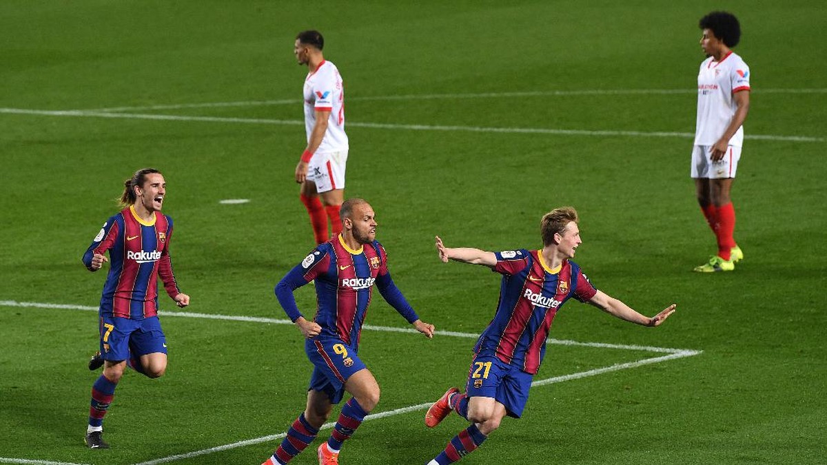 Barcelona merayakan gol kemenangan atas Sevilla. (Foto: Getty Images/David Ramos)