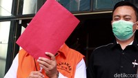 Terhadap Juarsah, KPK langsung menahannya. Untuk kepentingan penyidikan, Juarsah dilakukan penahanan pertama selama 20 hari. Penahanan itu terhitung sejak 15 Februari 2021 hingga 6 Maret 2021 di Rumah Tahanan Negara Kelas I Jakarta Timur Cabang KPK, Kavling C1.