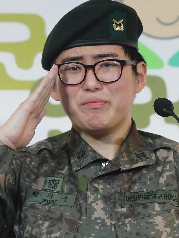 This photo taken in January 2020 shows late transgender South Korean soldier Byun Hee-soo at a press conference in Seoul. - Byun, who was forcibly discharged from the army after her operation, has been found dead, police said, prompting anger March 4, 2021 and calls for legal reforms. (Photo by STRINGER / YONHAP / AFP) / - South Korea OUT / NO ARCHIVES -  RESTRICTED TO SUBSCRIPTION USE