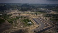 Pembangunan sirkuit MotoGP Mandalika itu terus dikebut agar dapat selesai sebelum pelaksanaan MotoGP 2021 di akhir tahun.